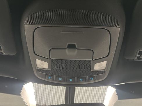 Used 2019 Ford Expedition XLT image 24