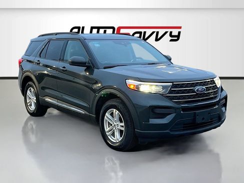 Used 2022 Ford Explorer XLT image 1
