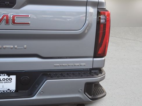 Used 2025 GMC Sierra 2500 Denali w/ Denali Reserve Package AWD/4WD image 5