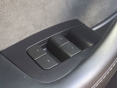 Used 2024 Tesla Model Y Long Range AWD/4WD image 30