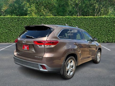 Used 2018 Toyota Highlander Limited w/ Carpet Mat Package (TMS) AWD/4WD image 3