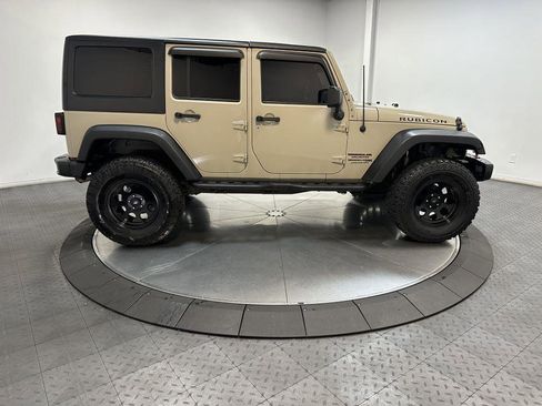 Used 2018 Jeep Wrangler Unlimited Rubicon w/ Connectivity Group image 15