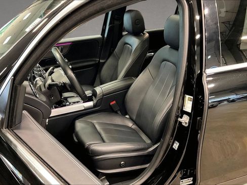 Used 2023 Mercedes-Benz GLB 250 4MATIC w/ Premium Package image 22