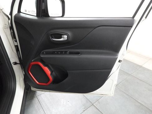 Used 2023 Jeep Renegade Trailhawk AWD/4WD image 30