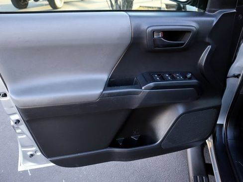 Used 2022 Toyota Tacoma TRD Off-Road image 27