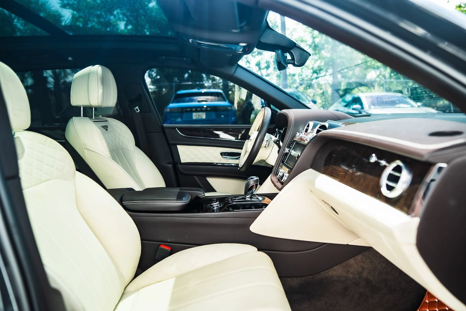 Used 2018 Bentley Bentayga AWD/4WD image 30