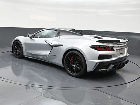 Used 2026 Chevrolet Corvette Z06 w/ Stealth Interior Trim Package RWD image 3