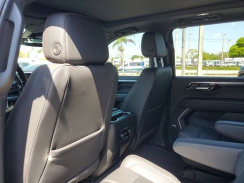 Used 2025 Chevrolet Suburban RST w/ Comfort Package RWD image 20