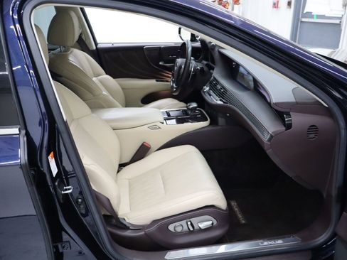Used 2020 Lexus LS 500 w/ Interior Upgrade Package image 35