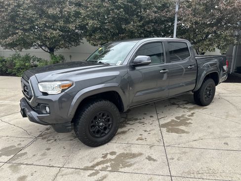 Used 2021 Toyota Tacoma SR5 w/ Technology Package AWD/4WD image 3