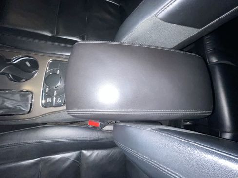 Used 2018 Jeep Grand Cherokee Limited image 21