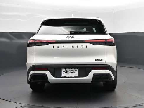 Certified 2025 INFINITI QX60 Luxe w/ Black Edition FWD image 6