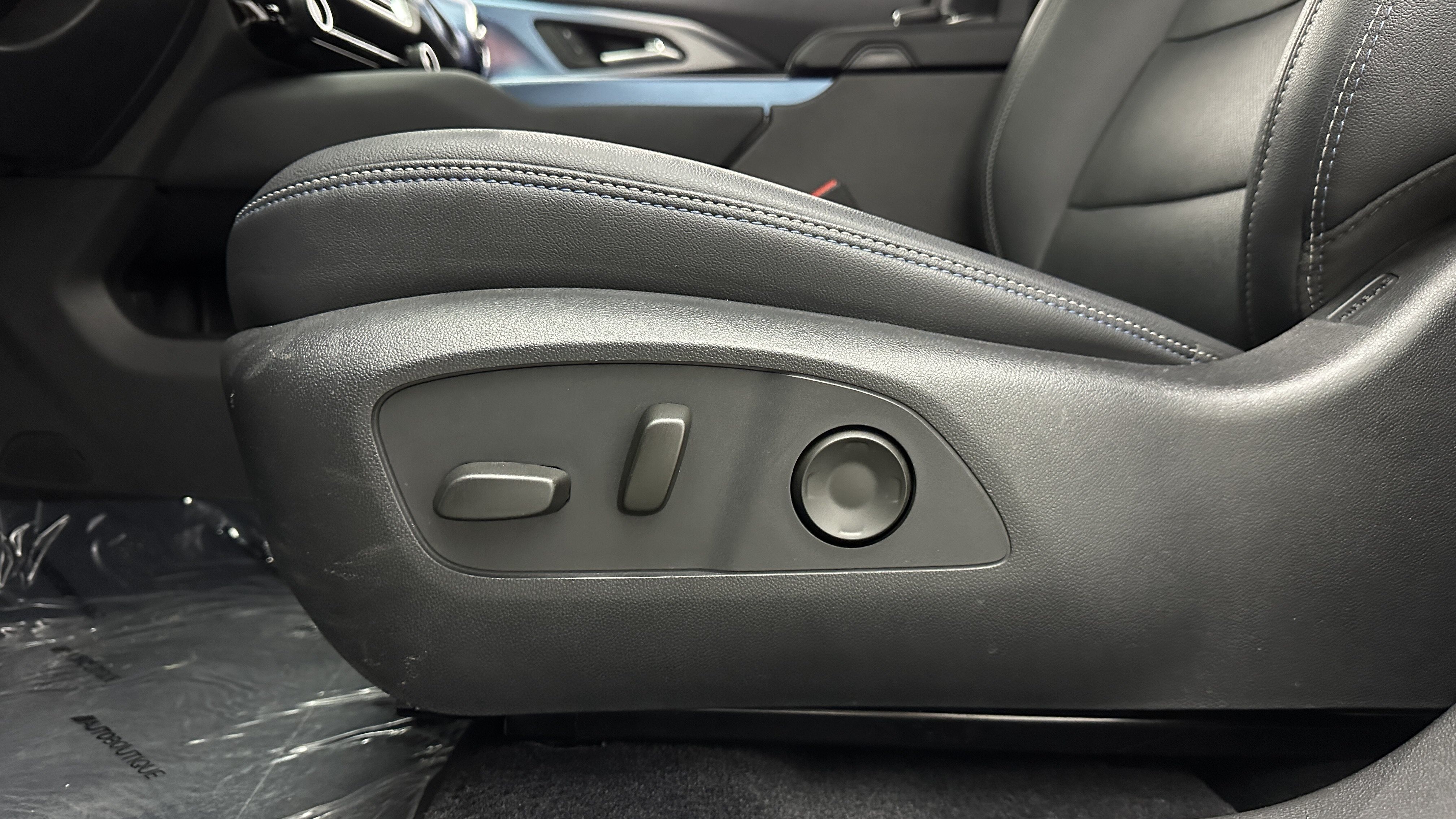 Used 2024 Chevrolet Equinox EV LT FWD image 14