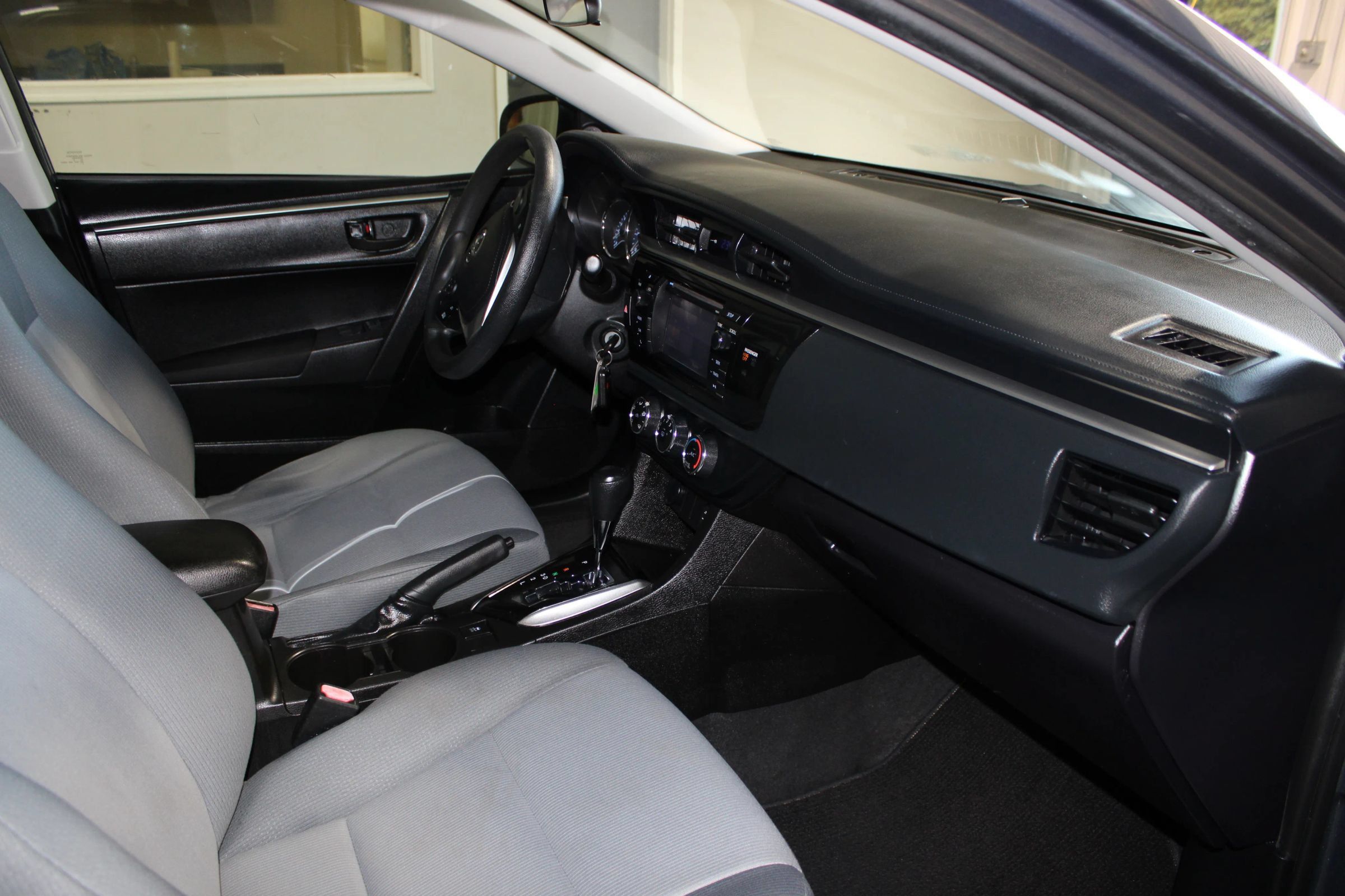 Used 2016 Toyota Corolla L FWD image 23