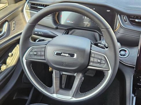 New 2025 Jeep Grand Cherokee Limited w/ Black Appearance Package RWD image 11