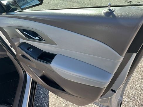 Used 2021 Chevrolet Traverse LT image 16