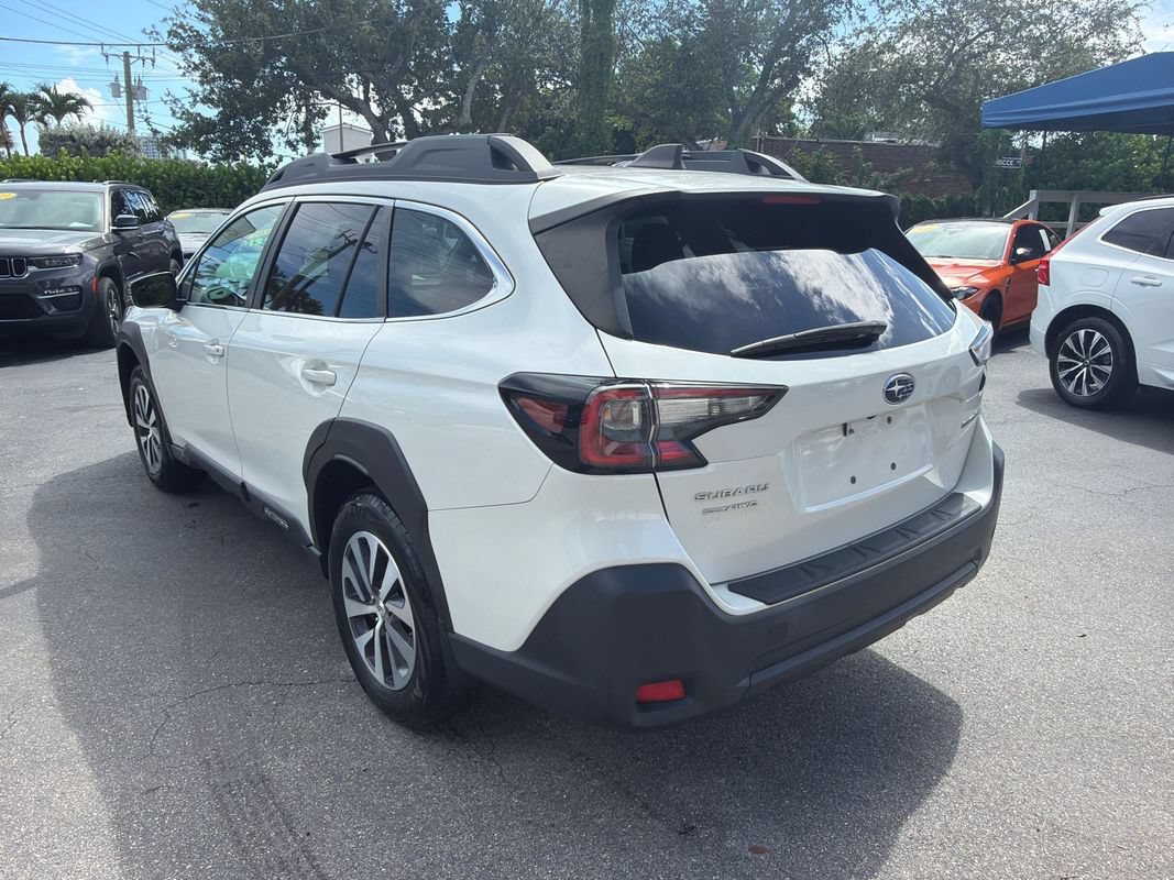 Used 2023 Subaru Outback Premium AWD/4WD image 3
