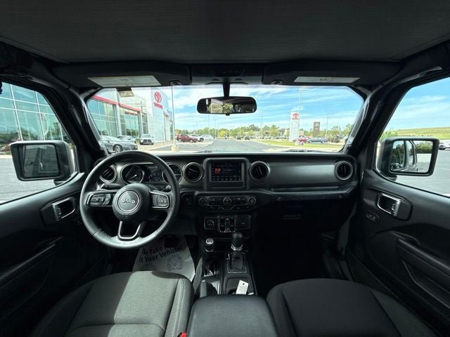 Used 2023 Jeep Wrangler Unlimited AWD/4WD image 21