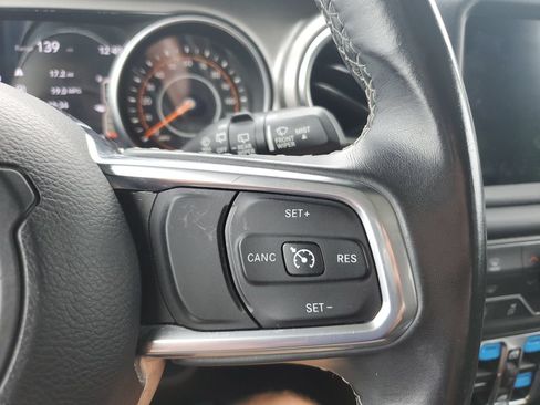Used 2018 Jeep Wrangler Unlimited Sahara w/ Uconnect 4C Nav & Sound Group AWD/4WD image 21