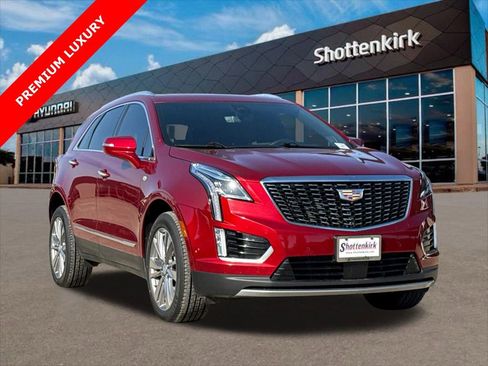 Used 2023 Cadillac XT5 Premium Luxury w/ Technology Package FWD image 3