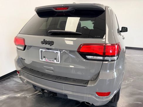 Used 2022 Jeep Grand Cherokee Altitude AWD/4WD image 5