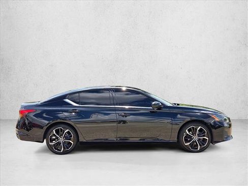 Used 2023 Nissan Altima 2.5 SR FWD image 4