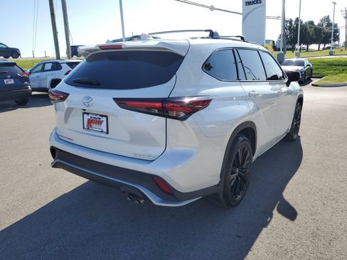 Certified 2026 Toyota Highlander XSE AWD/4WD image 4