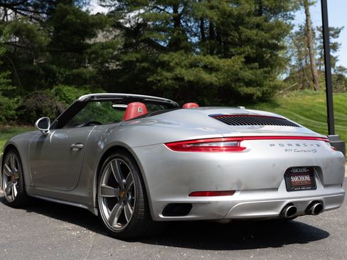 Used 2017 Porsche 911 Carrera 4S image 2