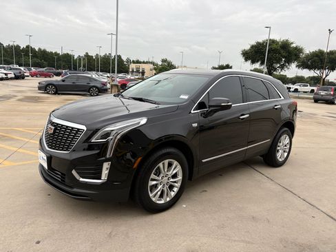 Used 2025 Cadillac XT5 Luxury w/ LPO, Floor Liner Package FWD image 4
