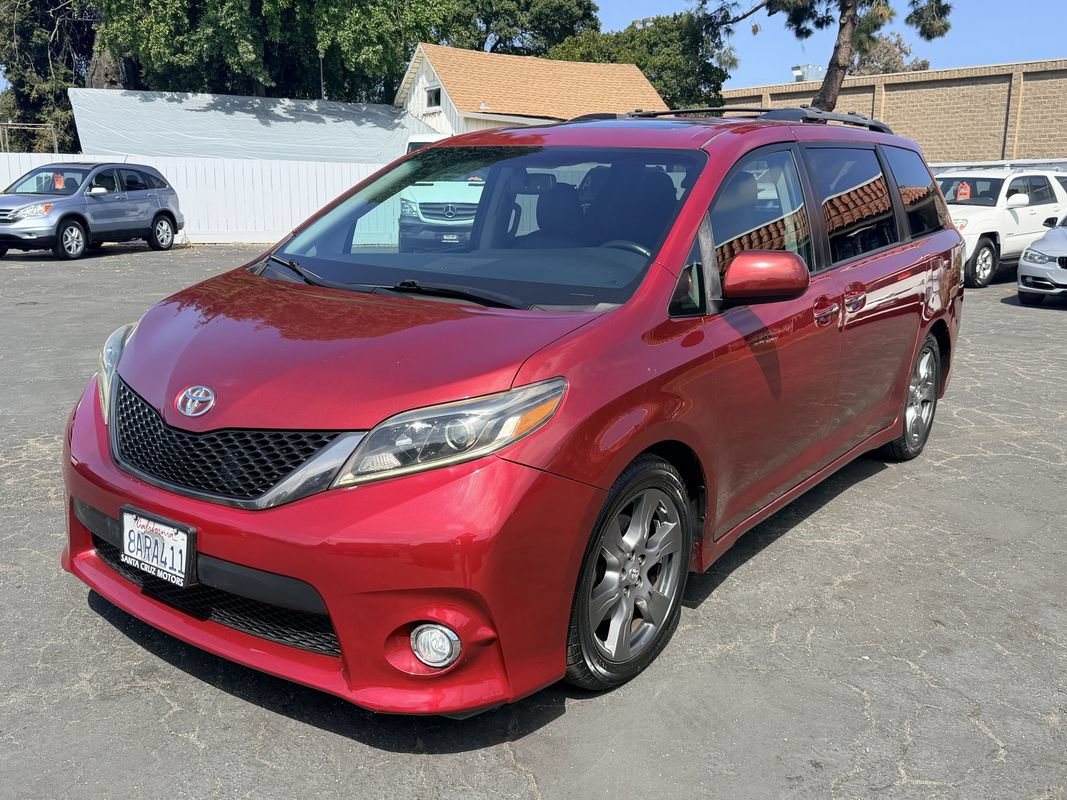 Used 2017 Toyota Sienna SE w/ SE Preferred Package FWD image 3