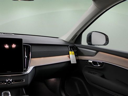 New 2025 Volvo XC90 B6 Plus w/ Protection Package Premier image 16