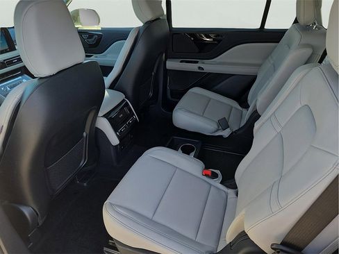 New 2026 Lincoln Aviator Premiere image 10