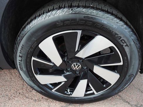 Used 2025 Volkswagen Atlas Cross Sport SEL AWD/4WD image 8