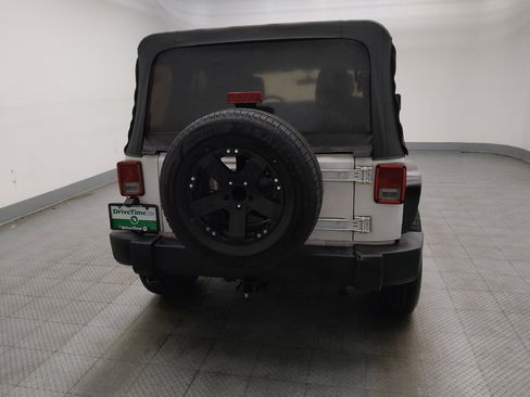 Used 2018 Jeep Wrangler Unlimited Sport w/ Mopar Black Appearance Group AWD/4WD image 7