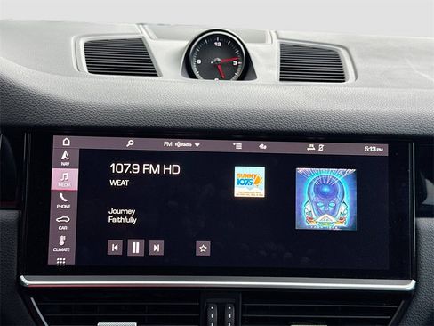 Used 2020 Porsche Cayenne w/ Premium Package image 16