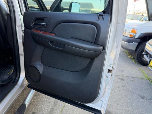 Used 2008 Chevrolet Silverado 3500 LTZ w/ Suspension Package, Off-Road image 17