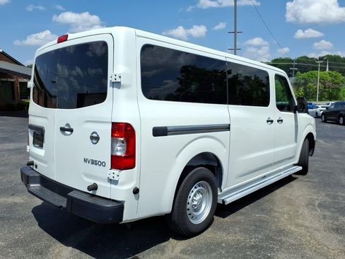 Used 2018 Nissan NV 3500 S RWD image 3