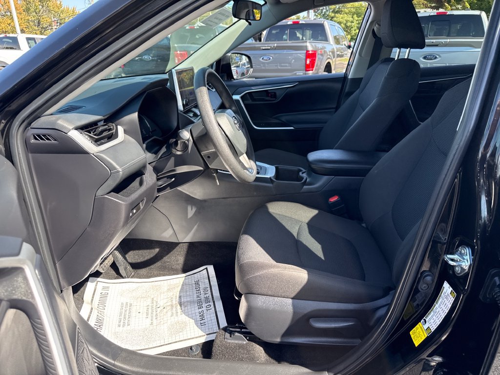 Used 2025 Toyota RAV4 LE AWD/4WD image 19