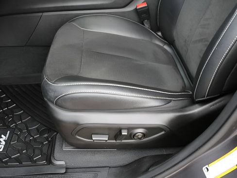 Used 2023 Jeep Grand Cherokee Altitude AWD/4WD image 13