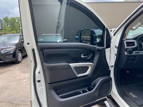 Used 2018 Nissan Titan PRO-4X w/ Pro-4x Convenience Package AWD/4WD image 9