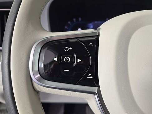 Certified 2023 Volvo XC60 B5 Plus w/ Climate Package image 30