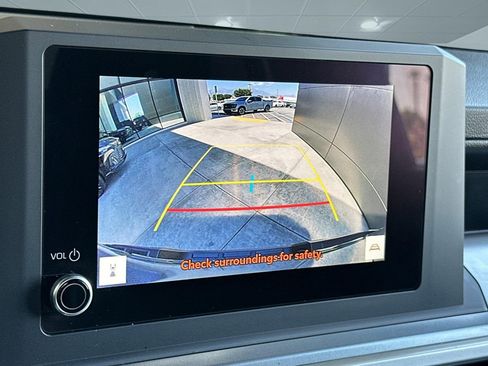 Used 2025 Toyota Tacoma SR5 AWD/4WD image 23