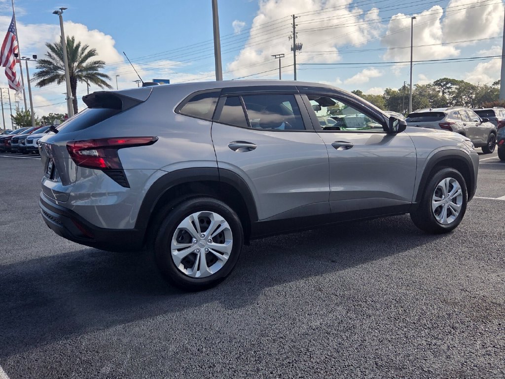 Certified 2025 Chevrolet Trax LS w/ Driver Confidence Package FWD image 8