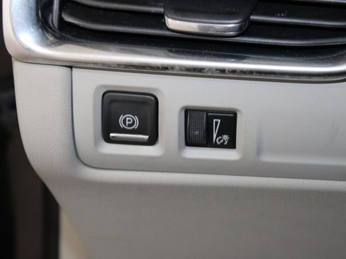 Used 2020 Cadillac XT4 Premium Luxury FWD image 35