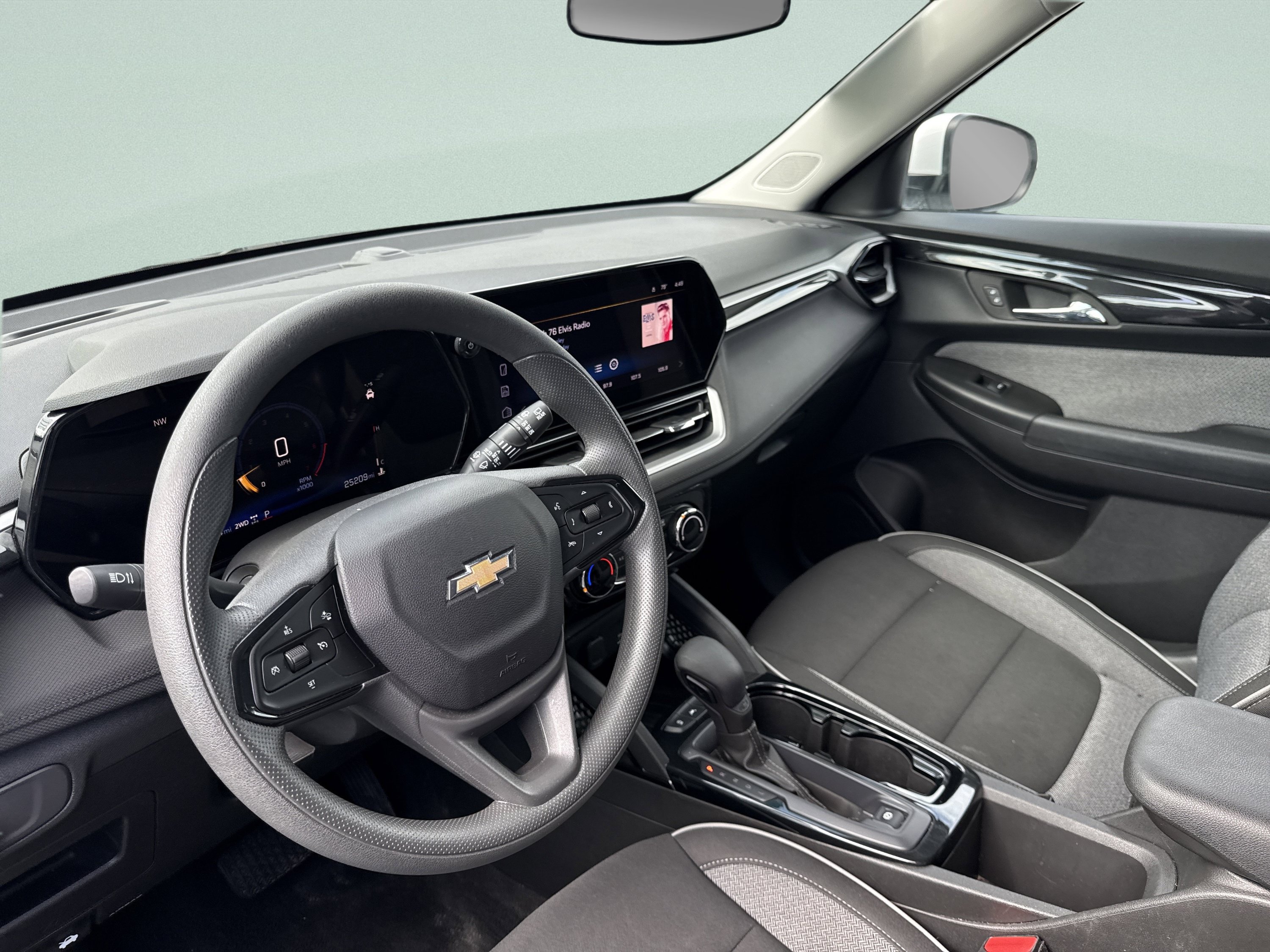 Used 2025 Chevrolet TrailBlazer LT AWD/4WD image 19