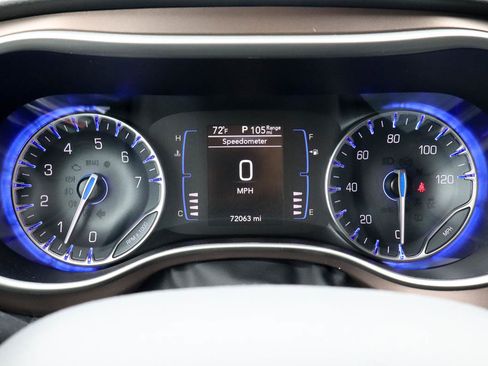 Used 2023 Chrysler Voyager LX image 29