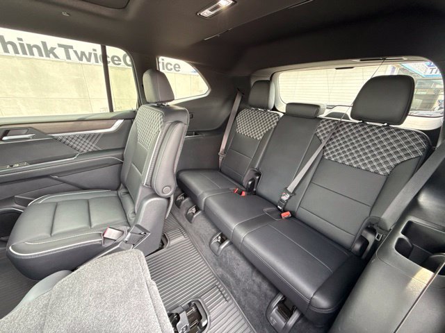 Used 2024 GMC Acadia Denali w/ Super Cruise Package AWD/4WD image 12