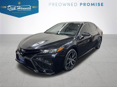 Used 2022 Toyota Camry SE image 1