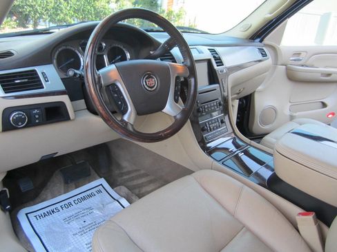 Used 2009 Cadillac Escalade Base AWD 4dr SUV w/V8 Ultra Lu image 29