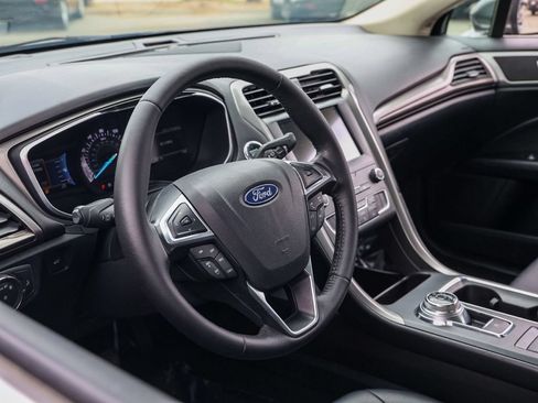 Used 2020 Ford Fusion SEL FWD image 14